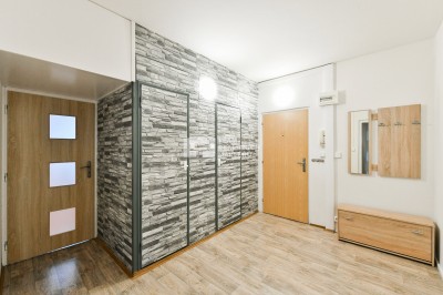 nabízí, pronájem, byty 2+1 Průběžná 606, Milovice - Mladá