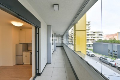 Pronájem, komerční prostor, velikost 2+kk, 68 m2,  P9, Harfa Design Rezidence