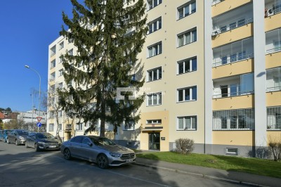 Pronájem, Byty 2+1,  51m2 - Praha - Strašnice