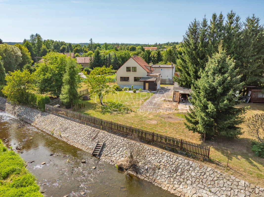 Rodinný dům u řeky, Jince - Rejkovice